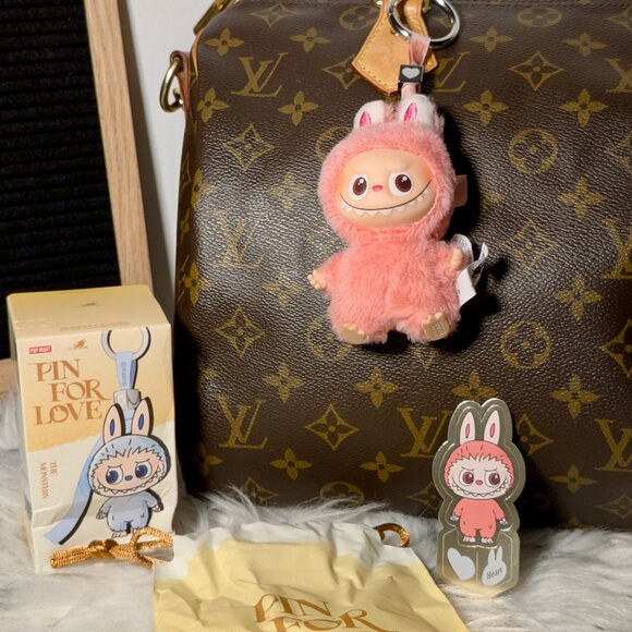 THE MONSTERS Pin for Love Vinyl Plush – Secret Edition Heart Labubu - Picture 2 of 8